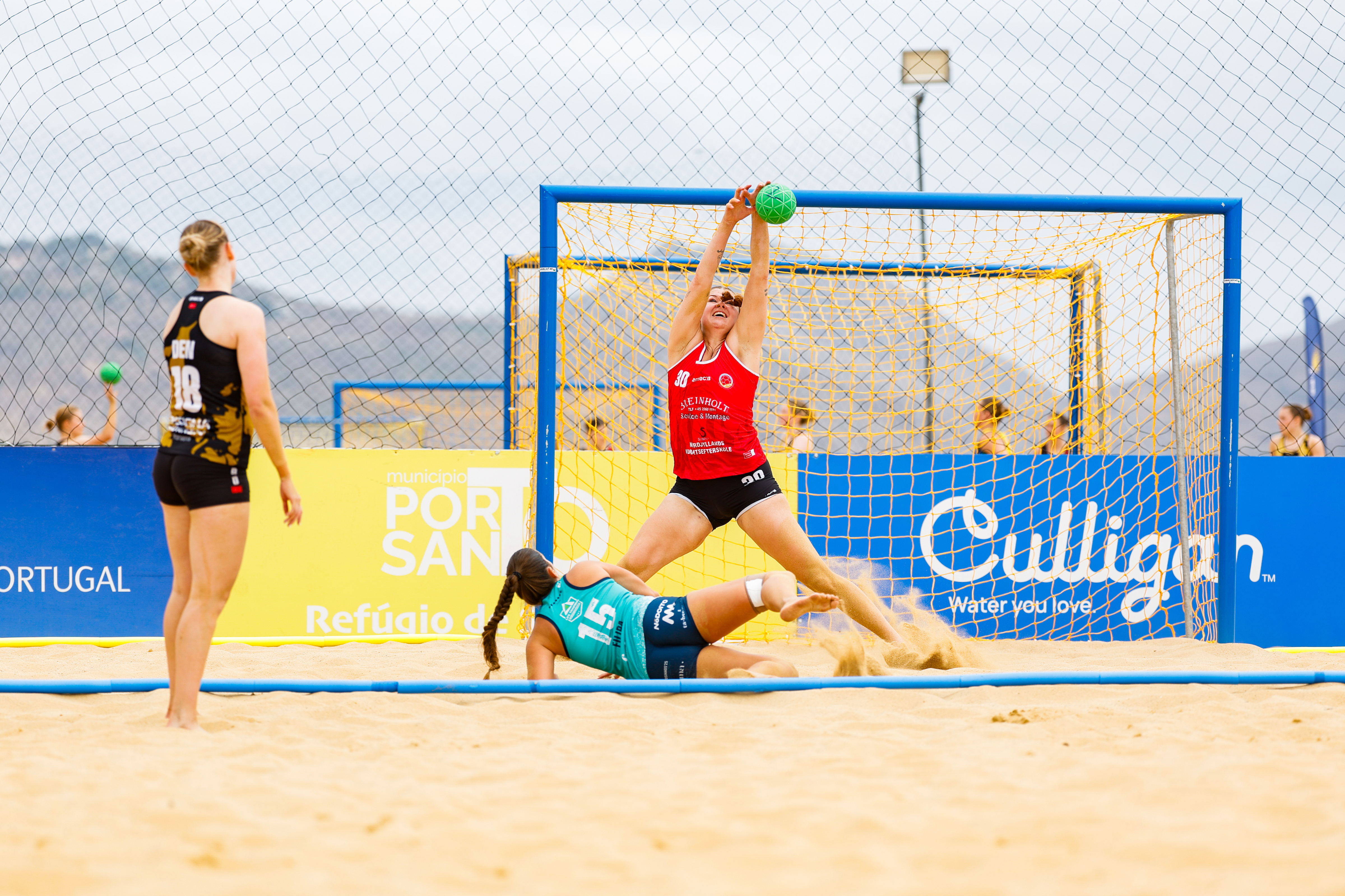 First quarter-finalists confirmed as main round heats up in Porto Santo