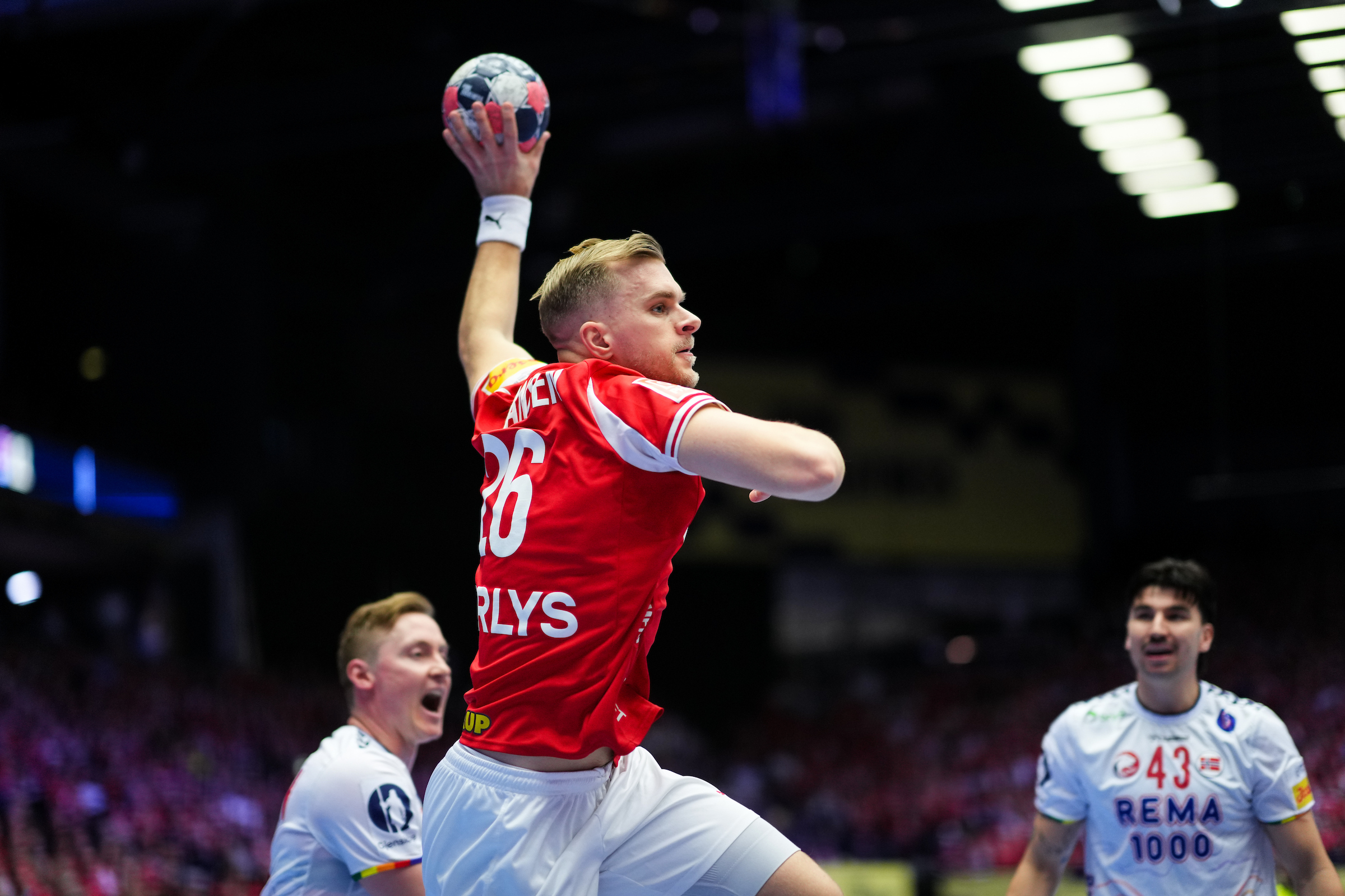 Denmark claim top spot with commanding win against Norway
