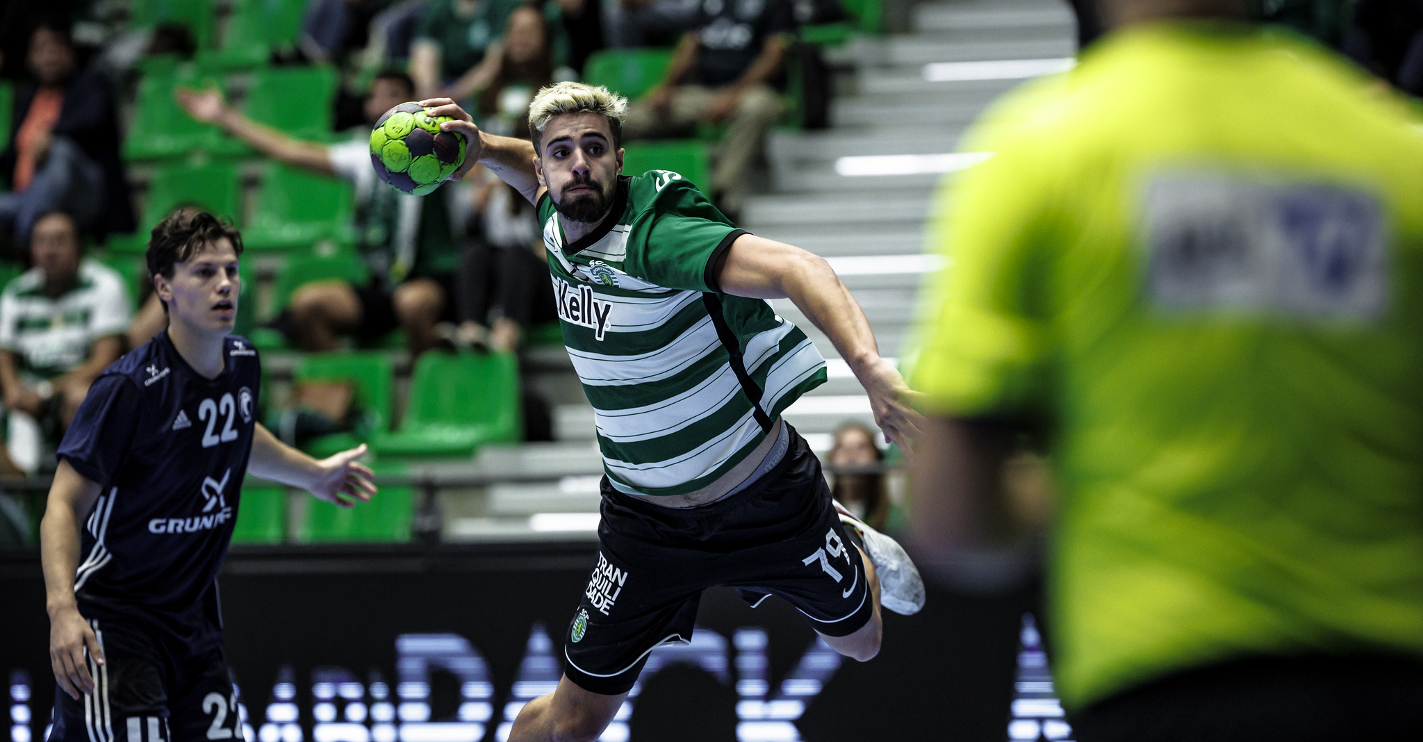 60 minutes separate 12 teams from group phase