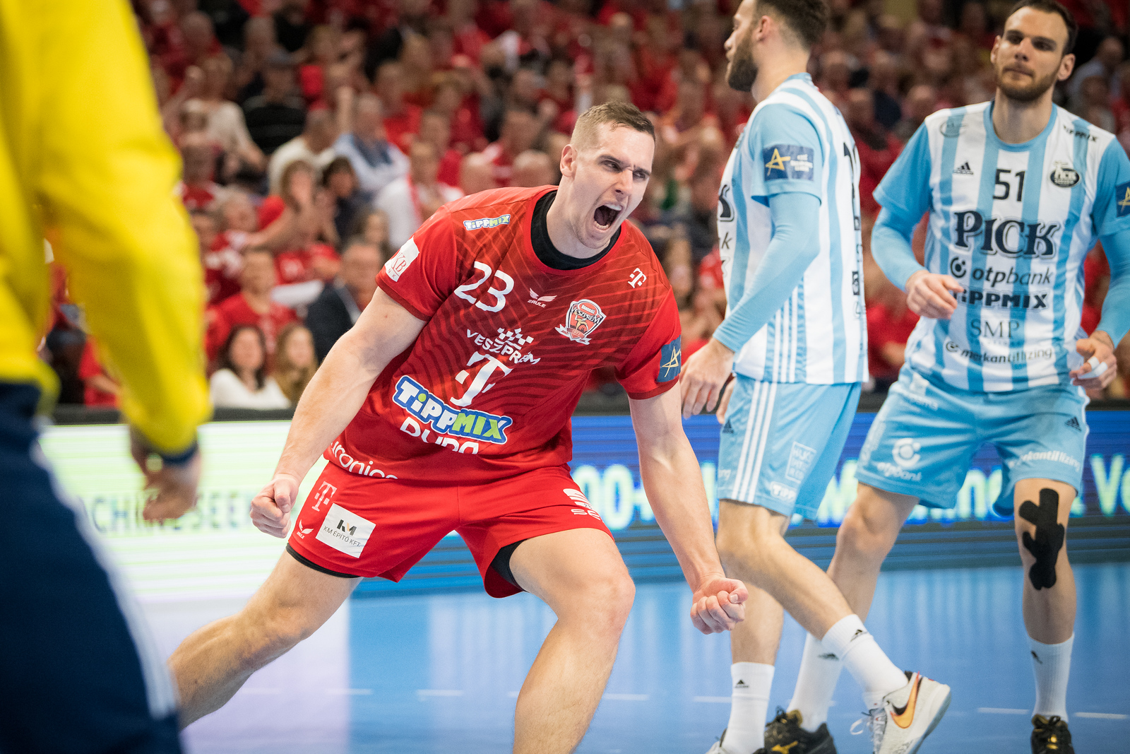 Veszprém cruise to the quarter-finals 