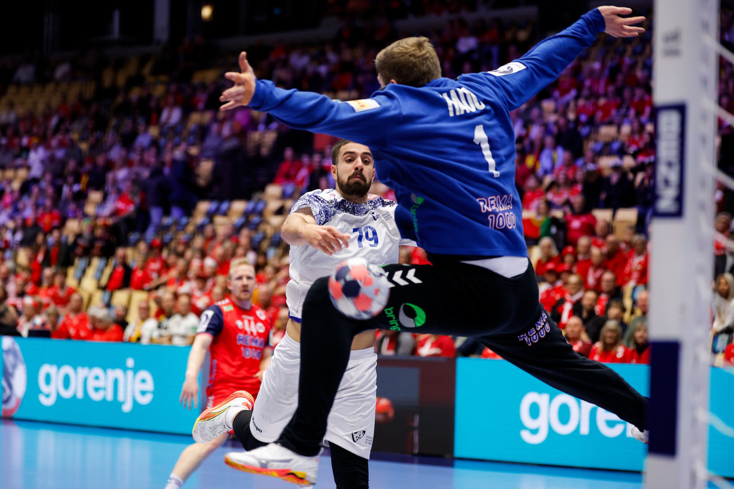 Live blog: Portugal and Norway level in Monday opener