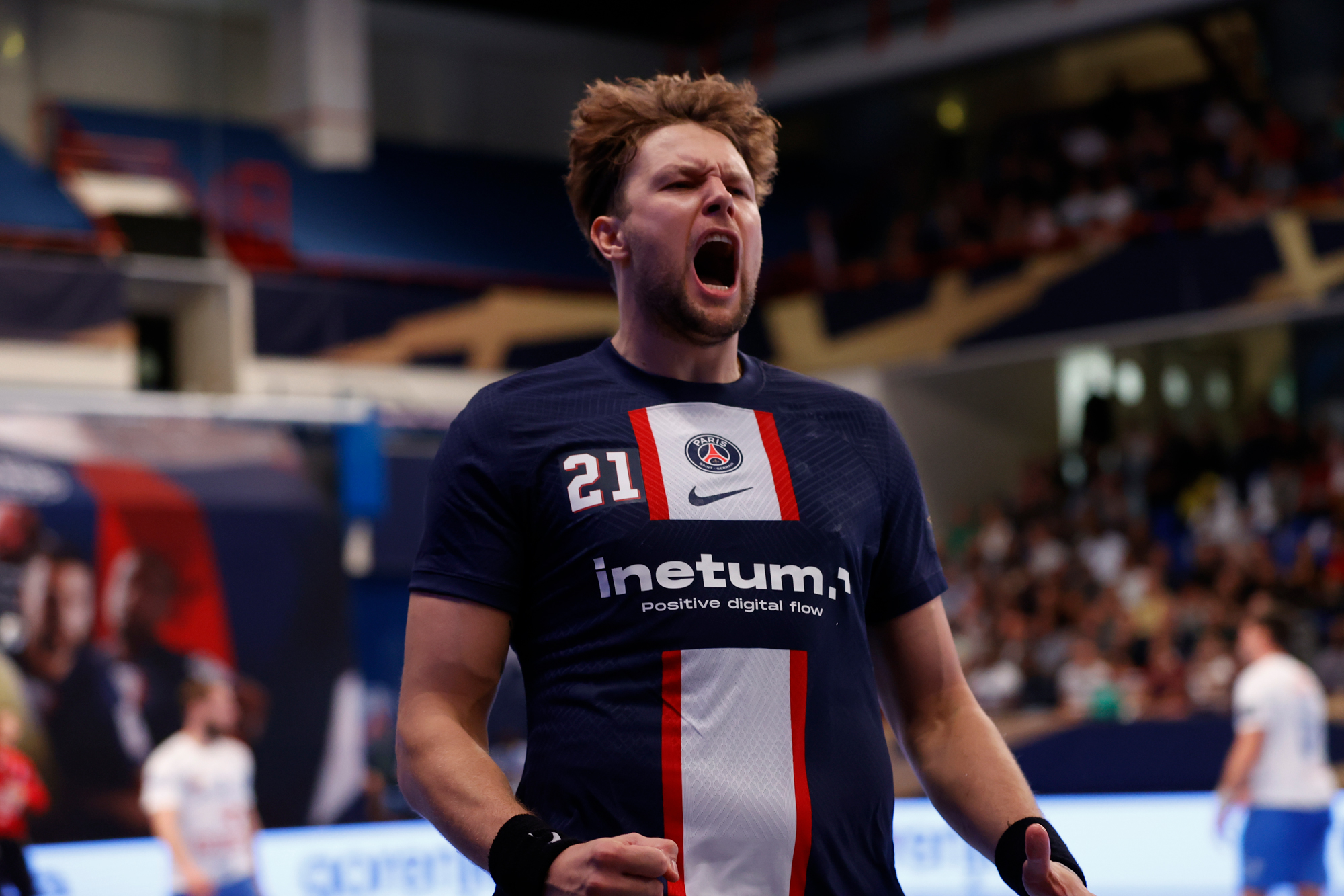 Paris secure first points with commanding win against Plock