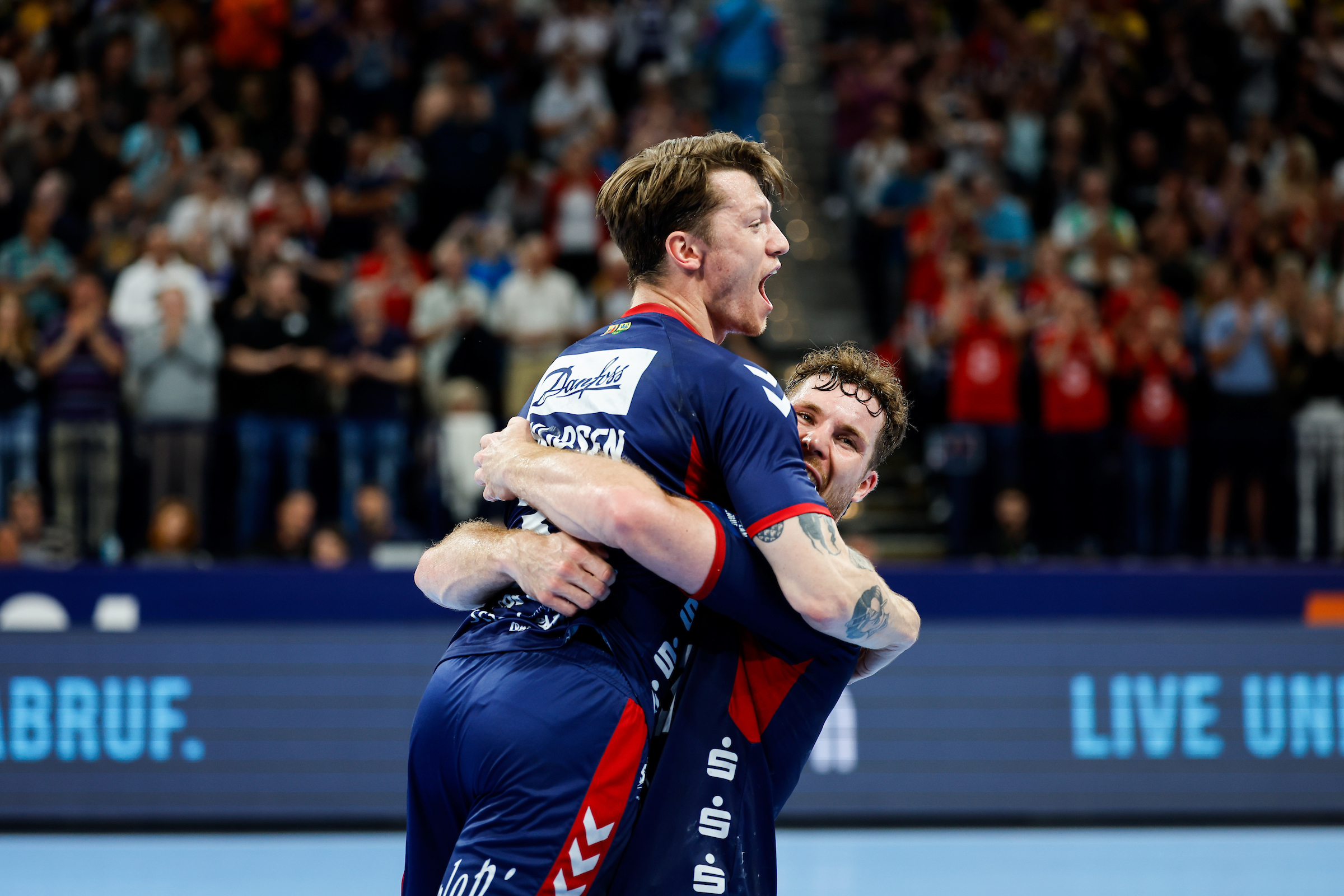 SUMMARY: Flensburg, Füchse set up German duel for trophy in Hamburg