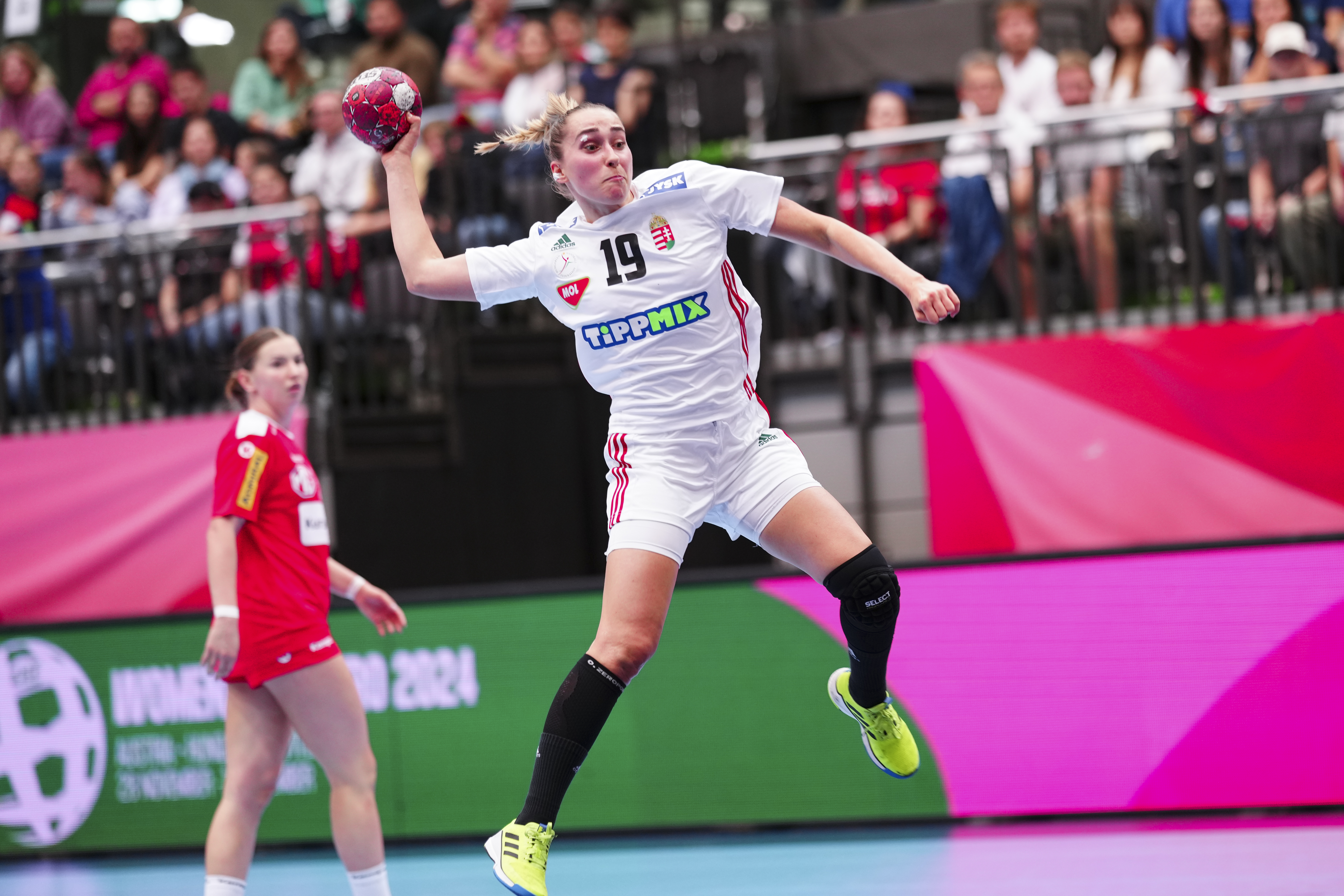 SUMMARY: Another good day for the visitors; Hungary took two points in Austria