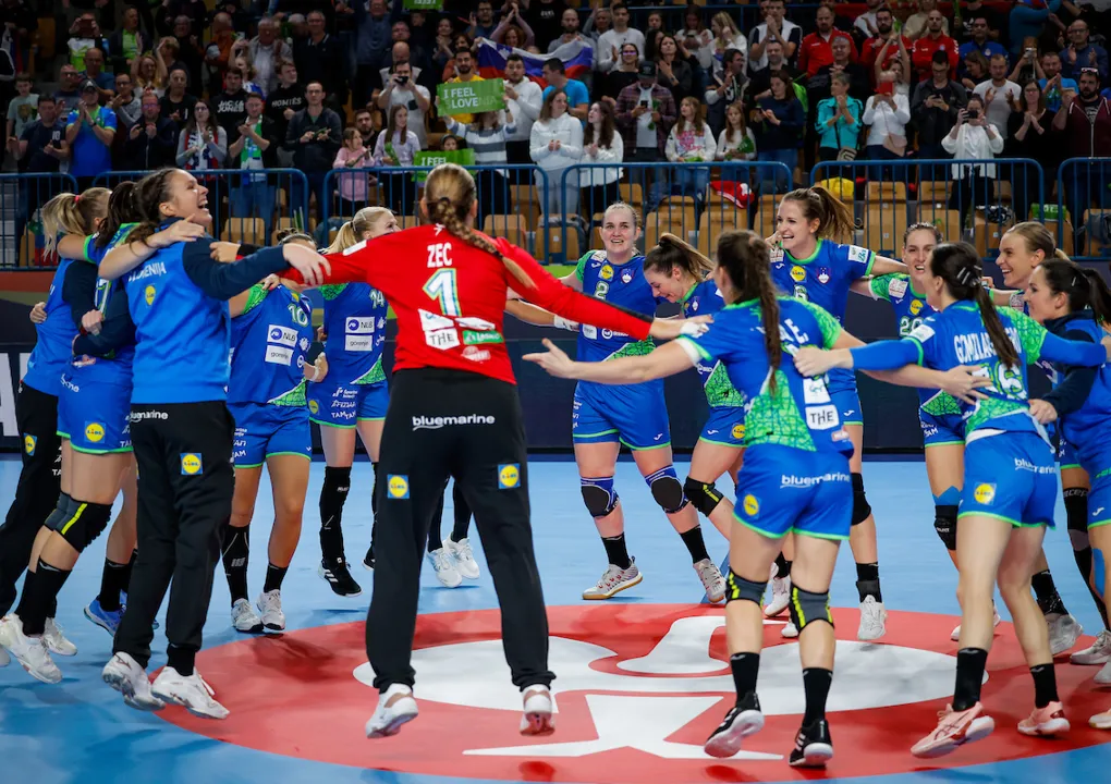 SUMMARY: Slovenia please home crowd; Norway, Sweden, Hungary also win