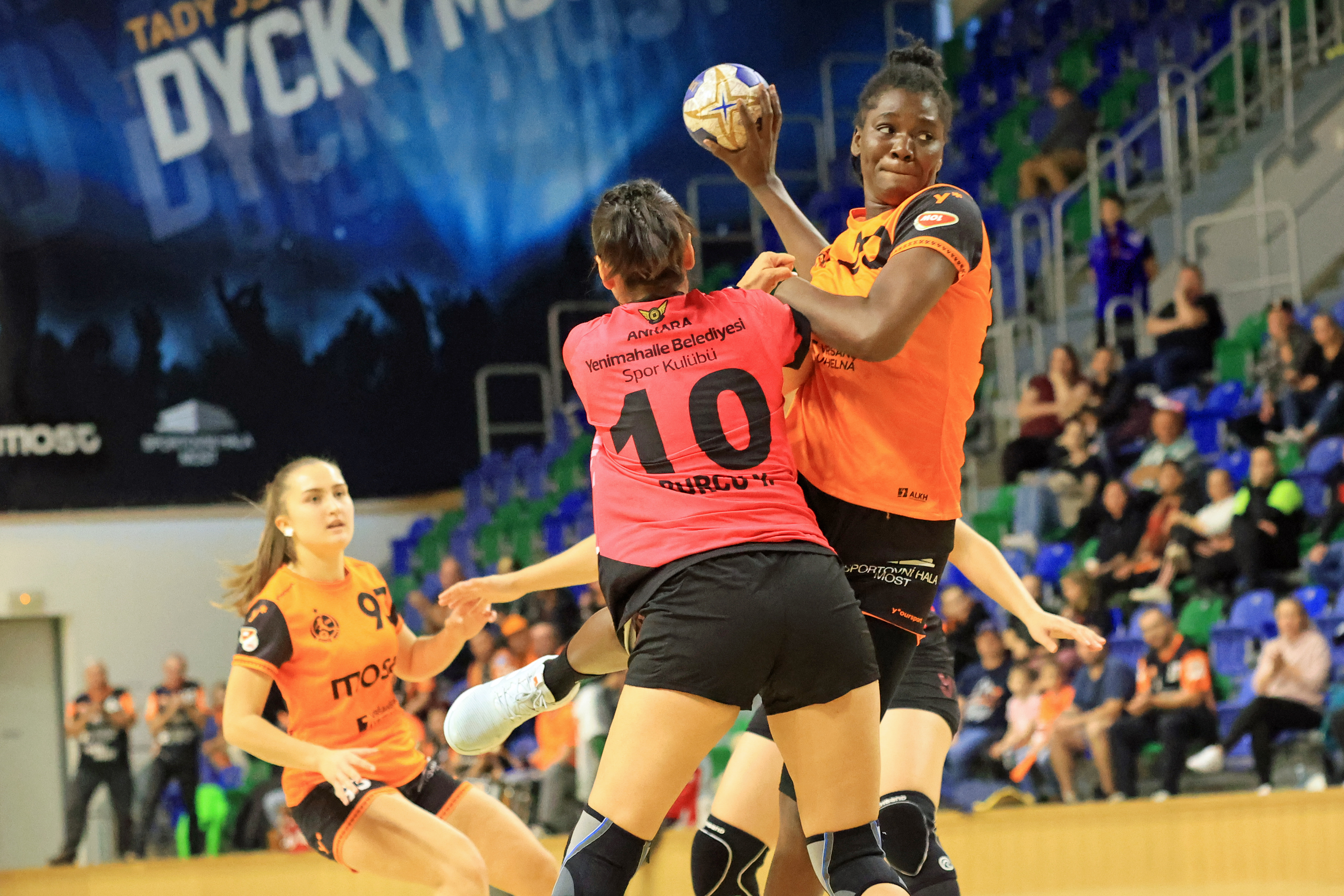 Fredrikstad reach group phase, Banik score 99 goals in EHF European League Women