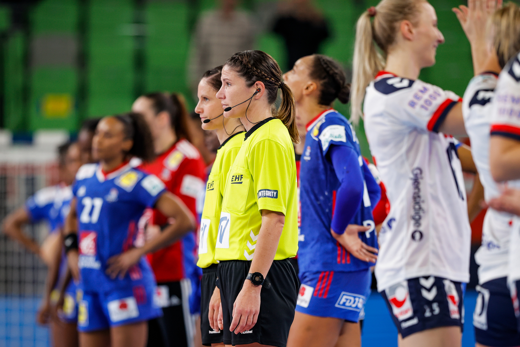 Headset talking and expert insight 