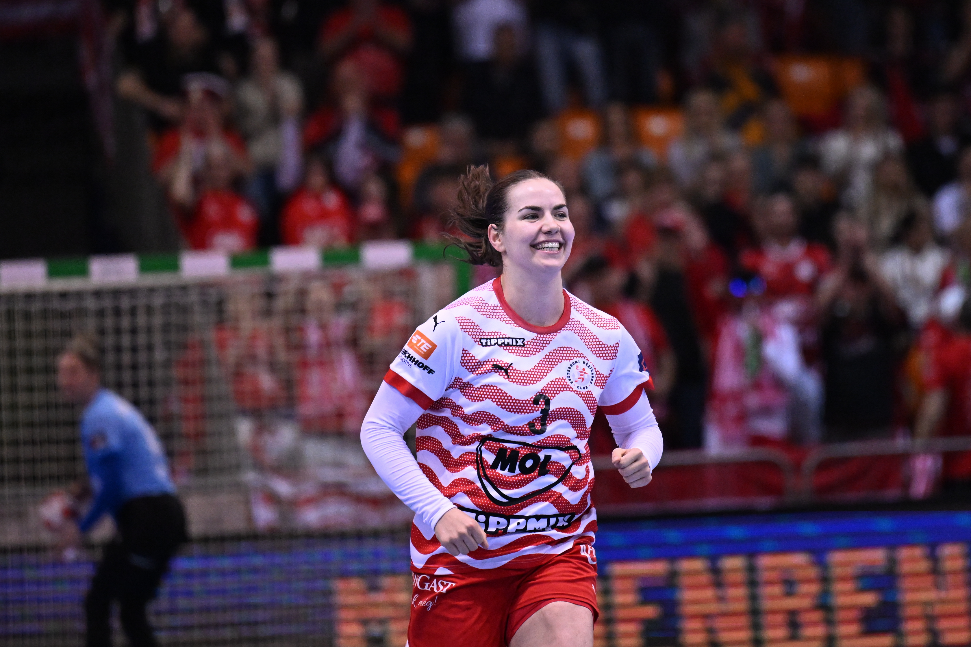 Esztergom celebrate in the Hungarian derby of the quarter-finals