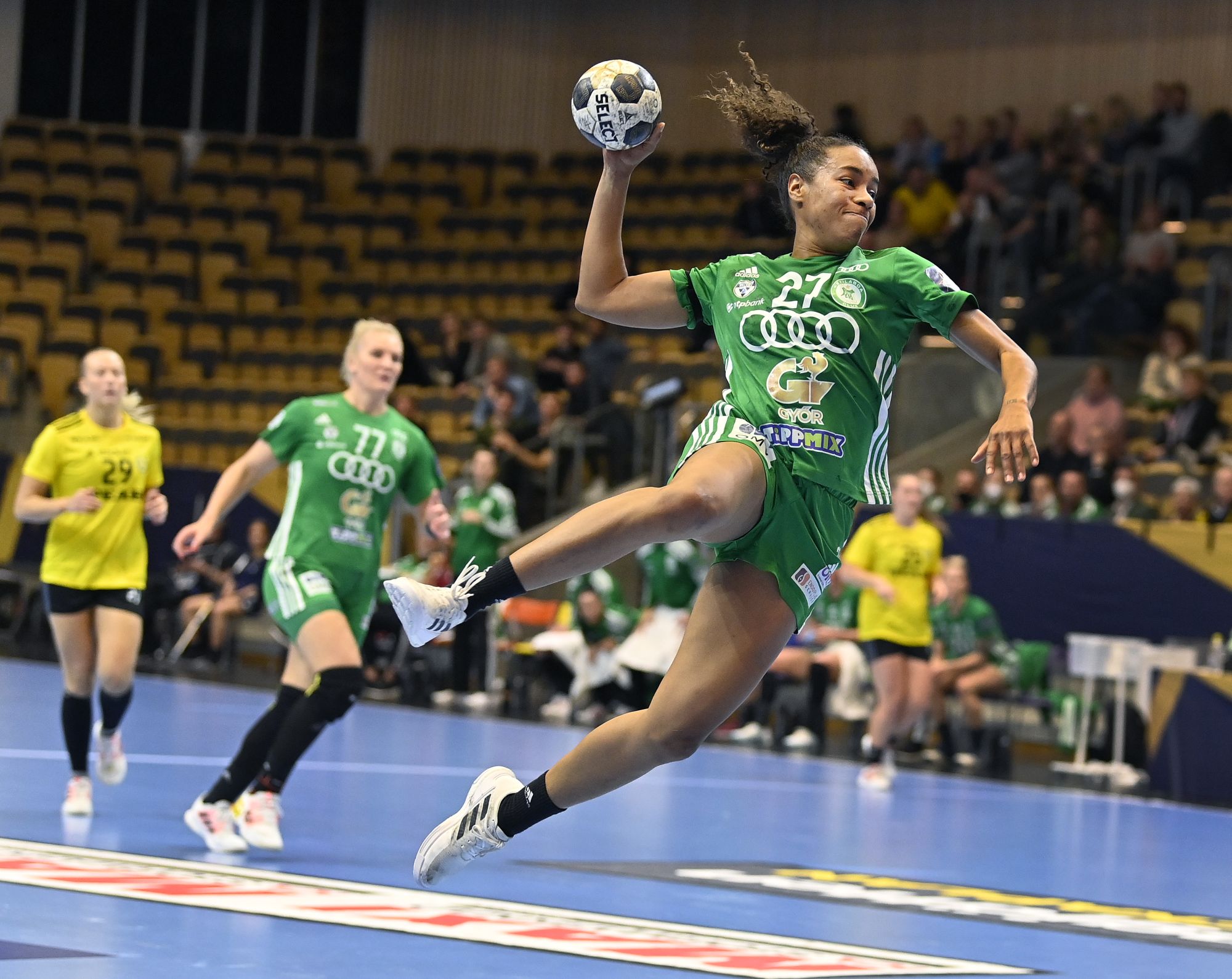 Györ record 13th straight victory