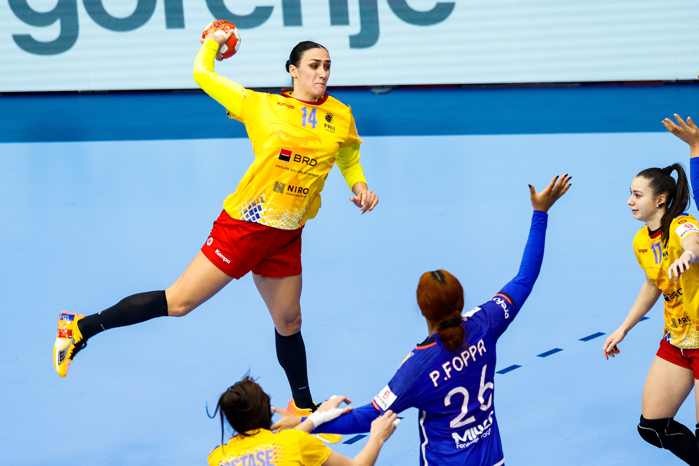 France beat brave Romania in close EHF EURO main round game