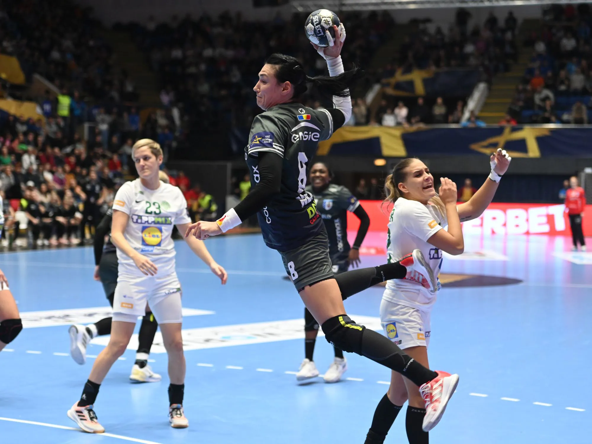 Handball Ril Spectacular Neagu powers CSM past FTC