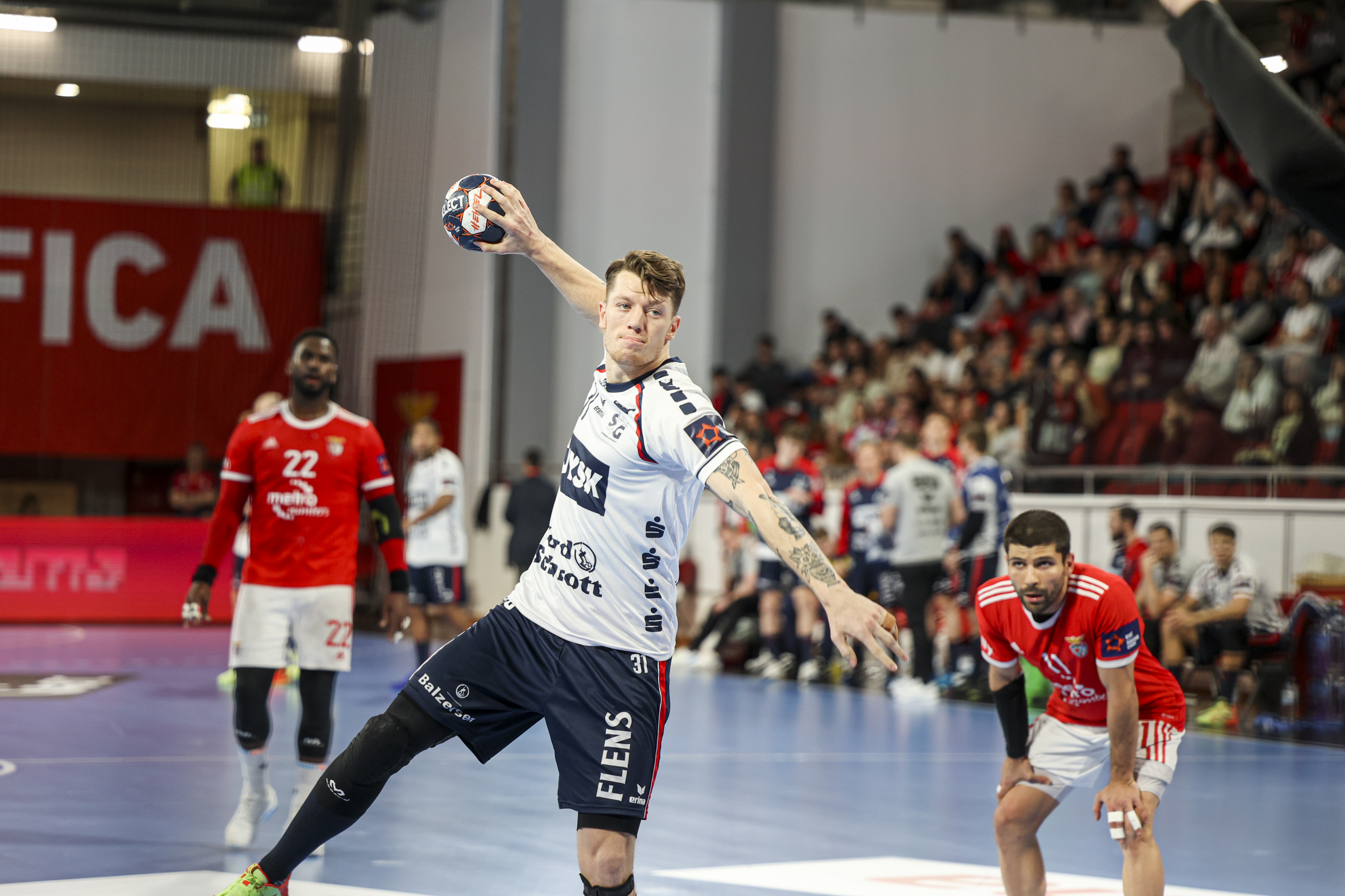 SUMMARY: Big win for Flensburg; Bidasoa and Kadetten the only to win at home