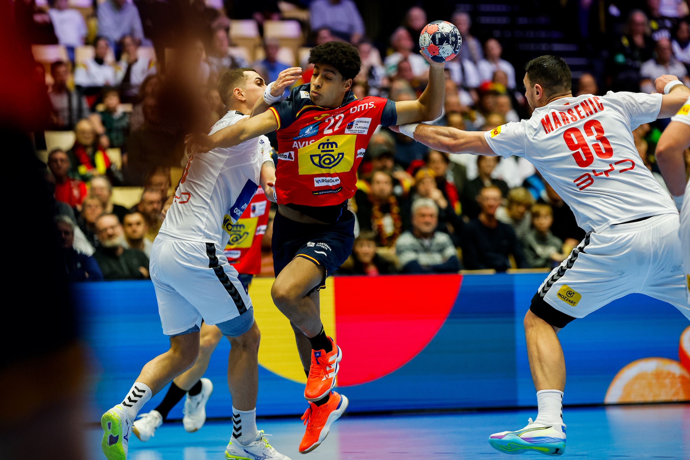 Live blog: France defeat Czechia, Spain hold on to beat Serbia