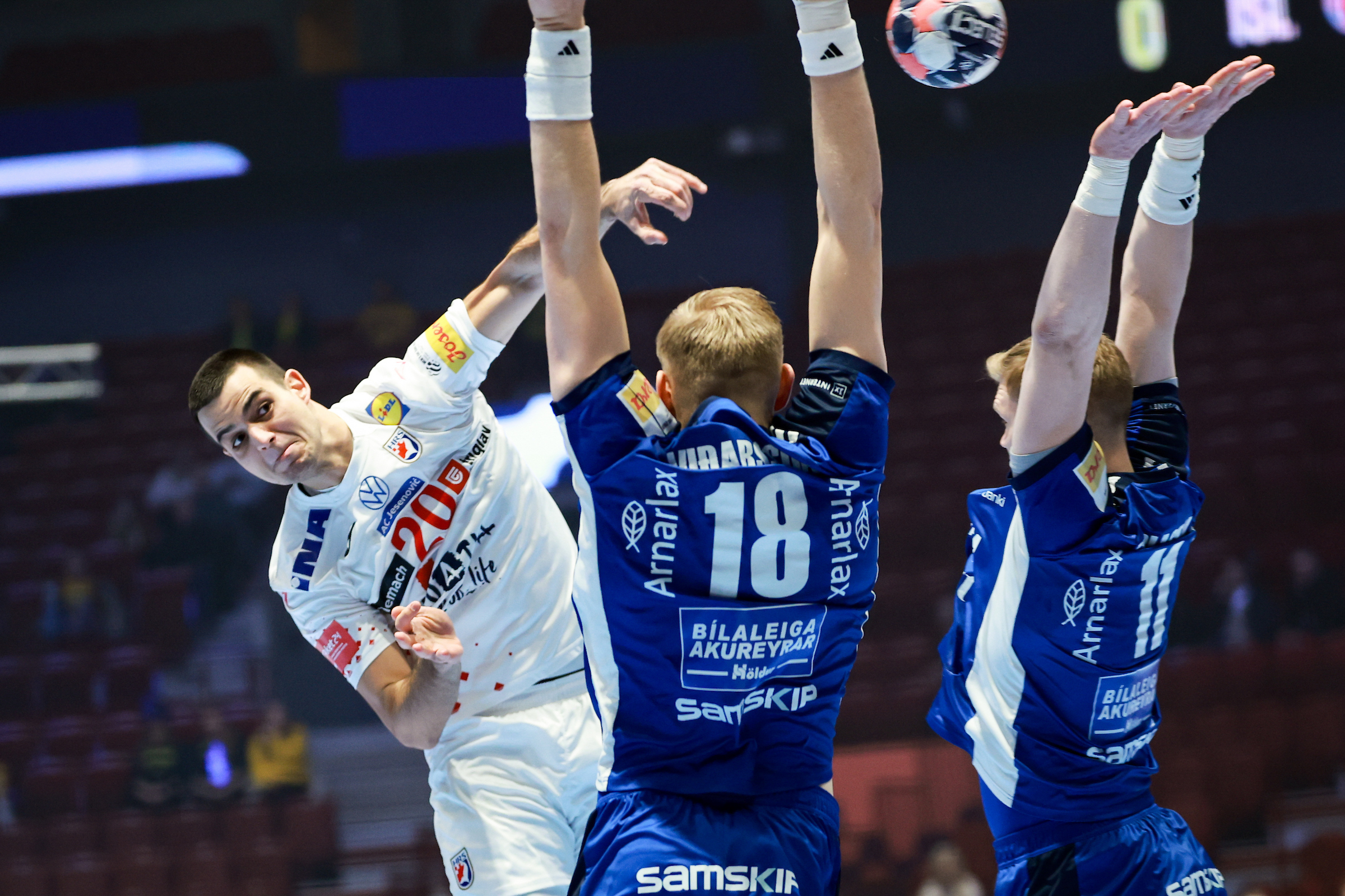 Live blog: Iceland take on Croatia as main round starts in Malmö