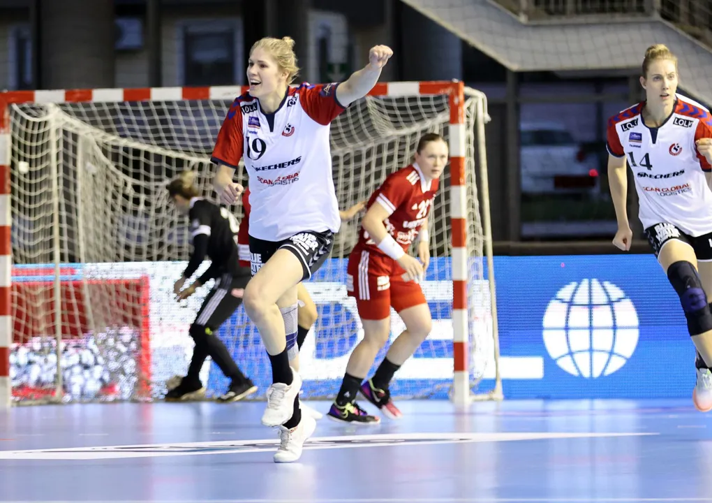 Fast start lifts Esbjerg past Podravka