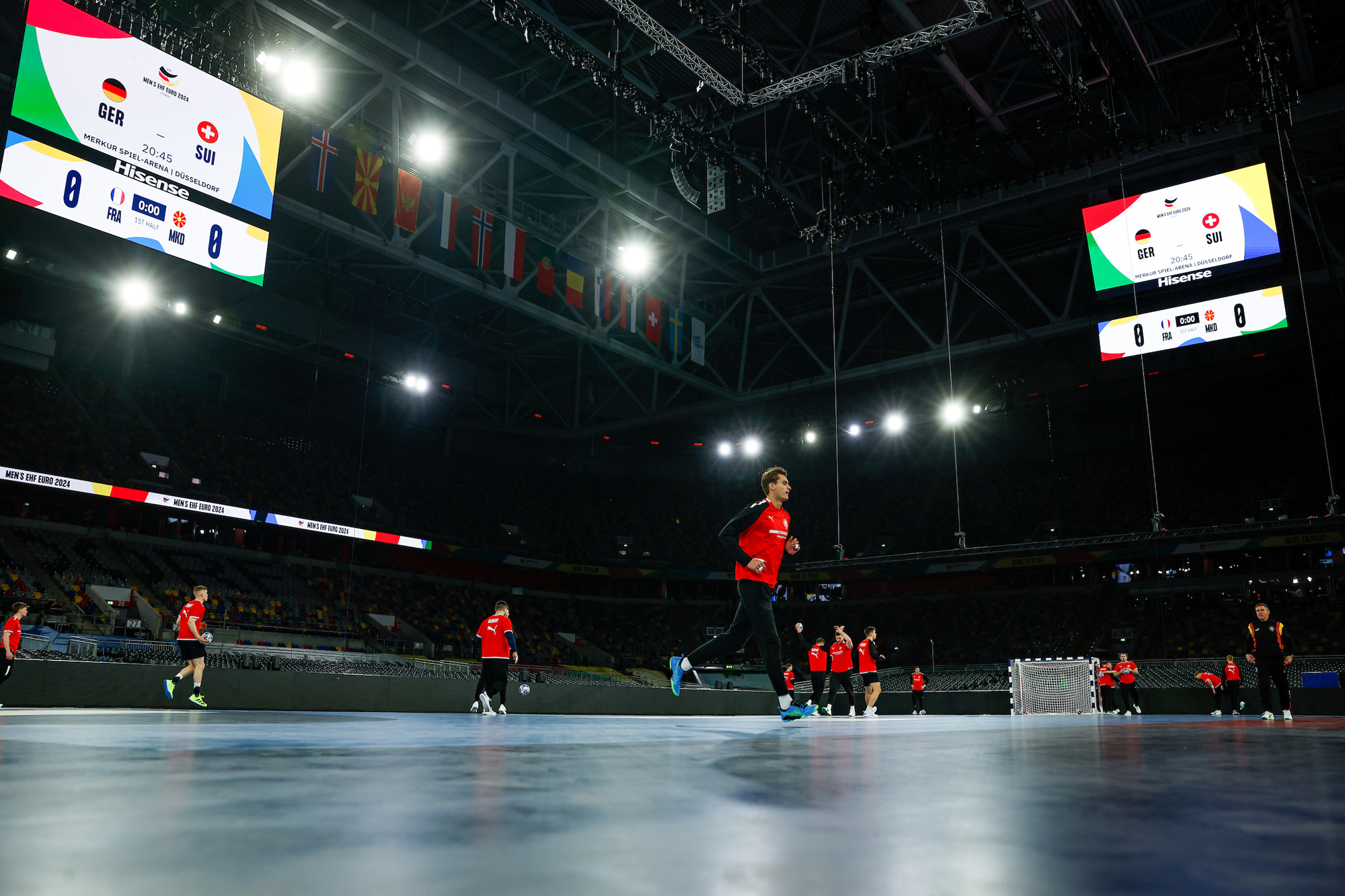 Four teams looking forward to “one crazy evening of handball”