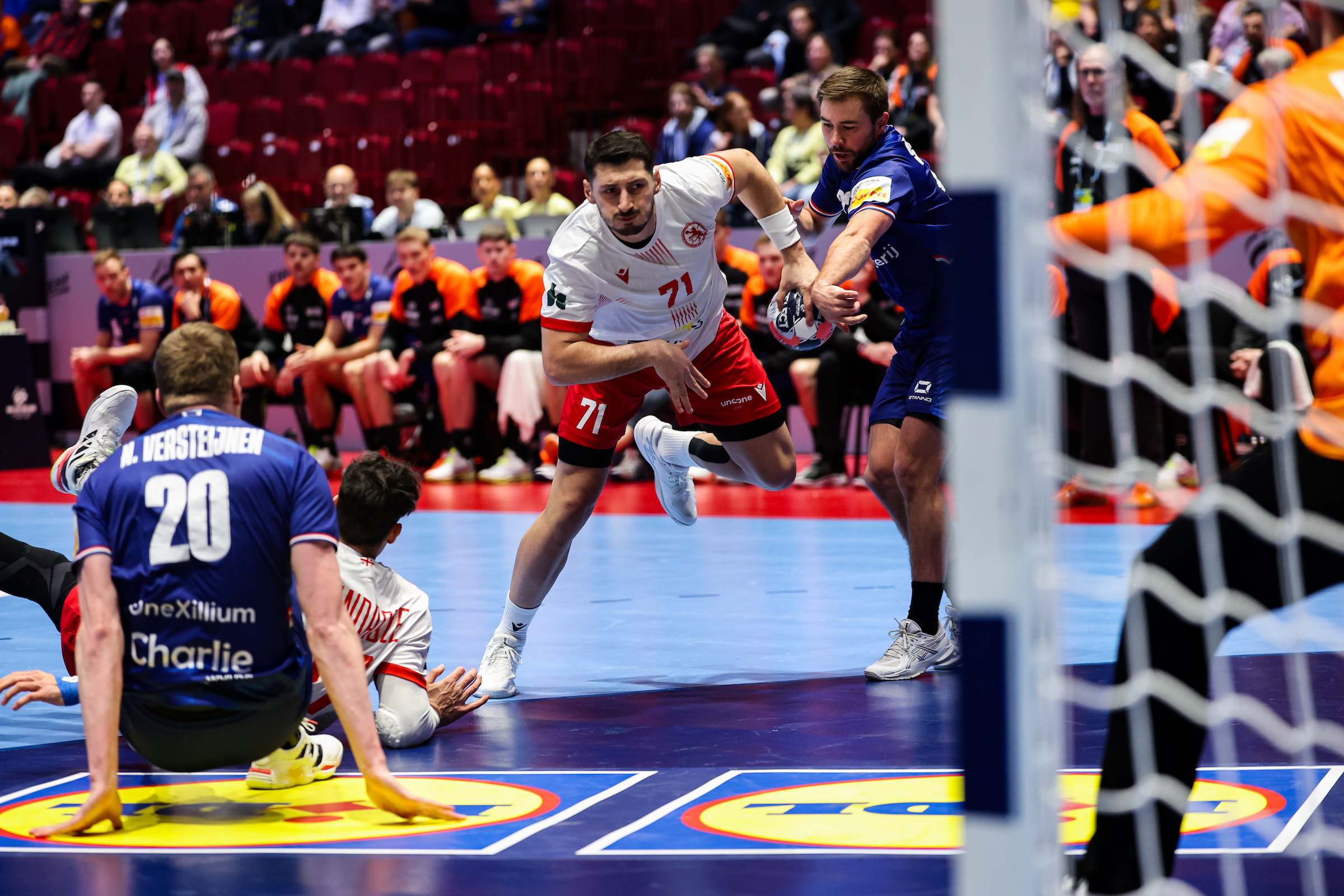 Live blog: Netherlands and Georgia throw off last game